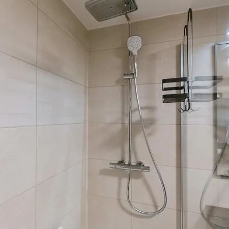 아파트 Huswell - Cozy Ground-floor With Spacious Terrace *